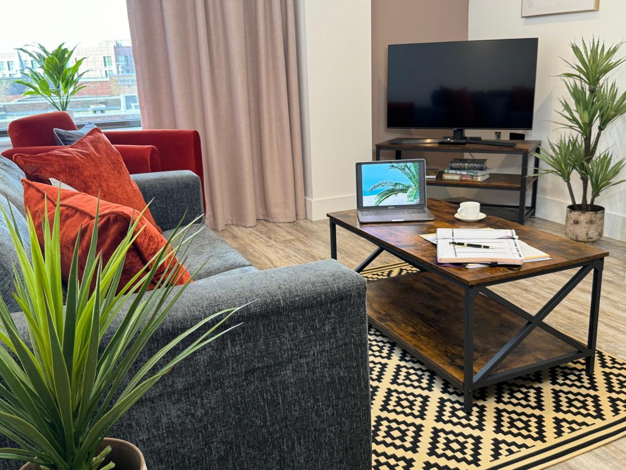 Elegant One Bedroom Apartment スウィンドン エクステリア 写真