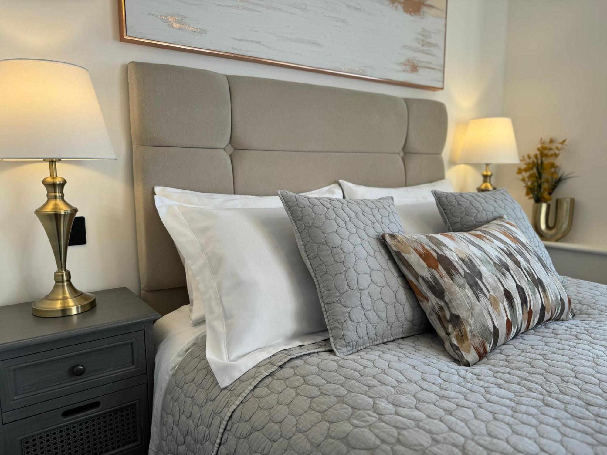 Elegant One Bedroom Apartment スウィンドン エクステリア 写真