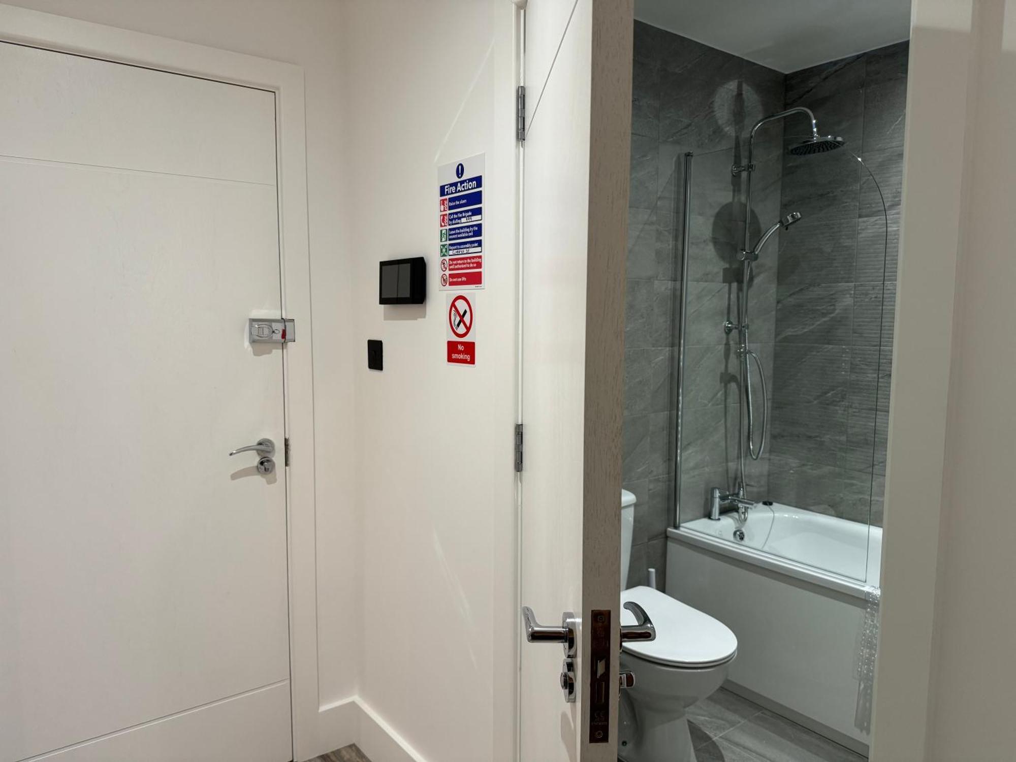Elegant One Bedroom Apartment スウィンドン エクステリア 写真